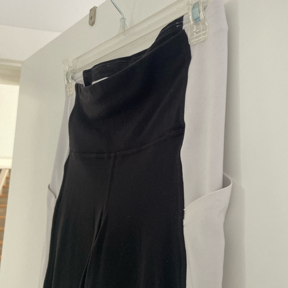 Athleta leggings. Super cute and comfortable.